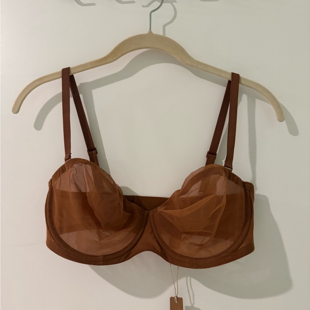 SKIMS ULTRA FINE MESH BRA
BRONZE / 34 / D